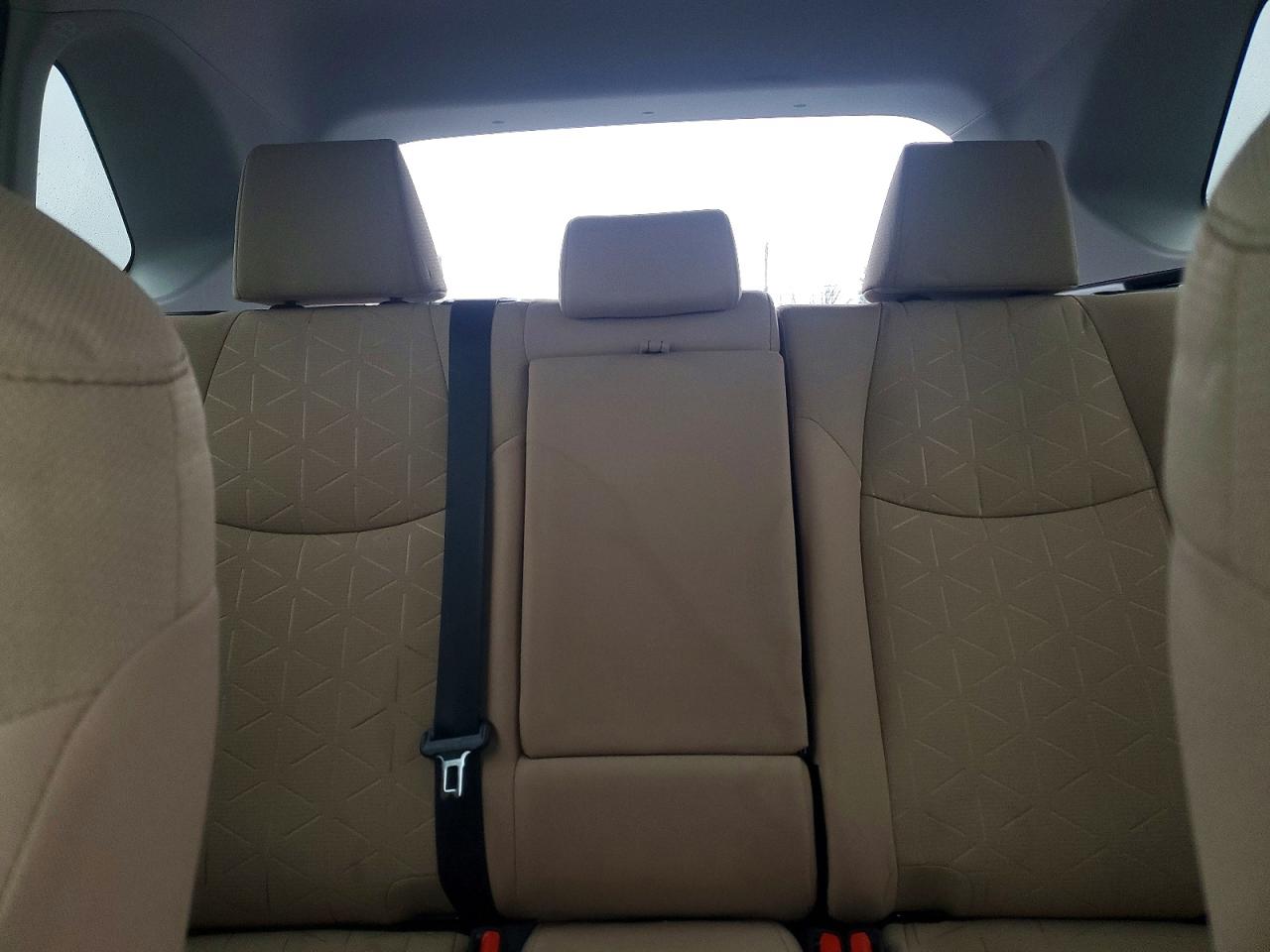 2021 TOYOTA RAV4 XLE photo 19