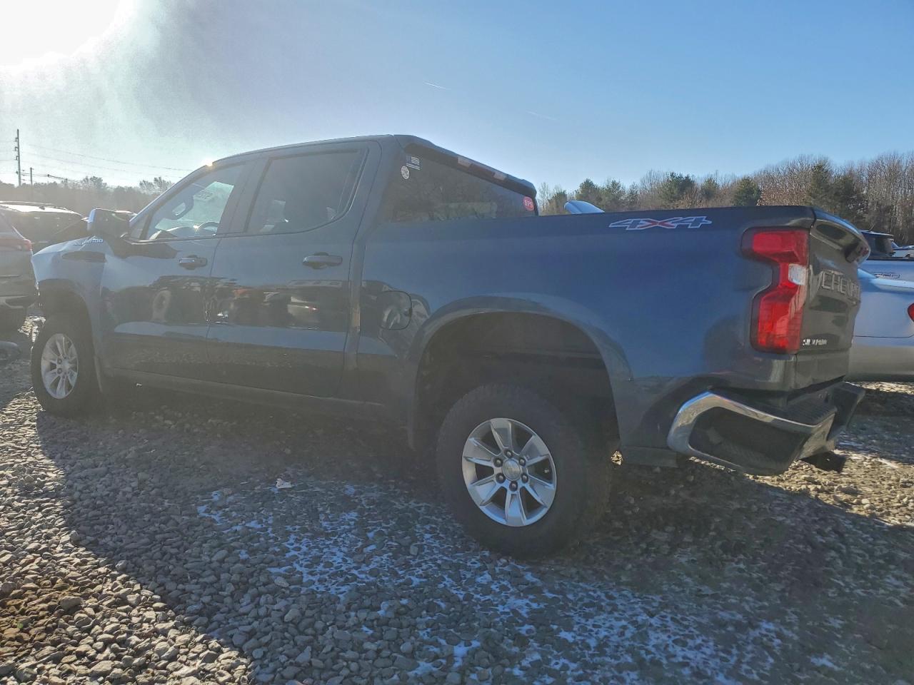 2021 CHEVROLET SILVERADO K1500 LT photo 2