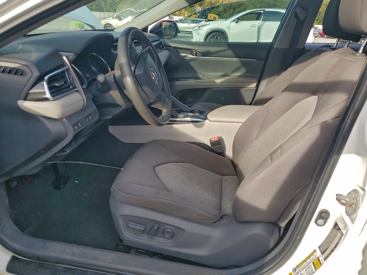 2018 TOYOTA CAMRY L photo 19