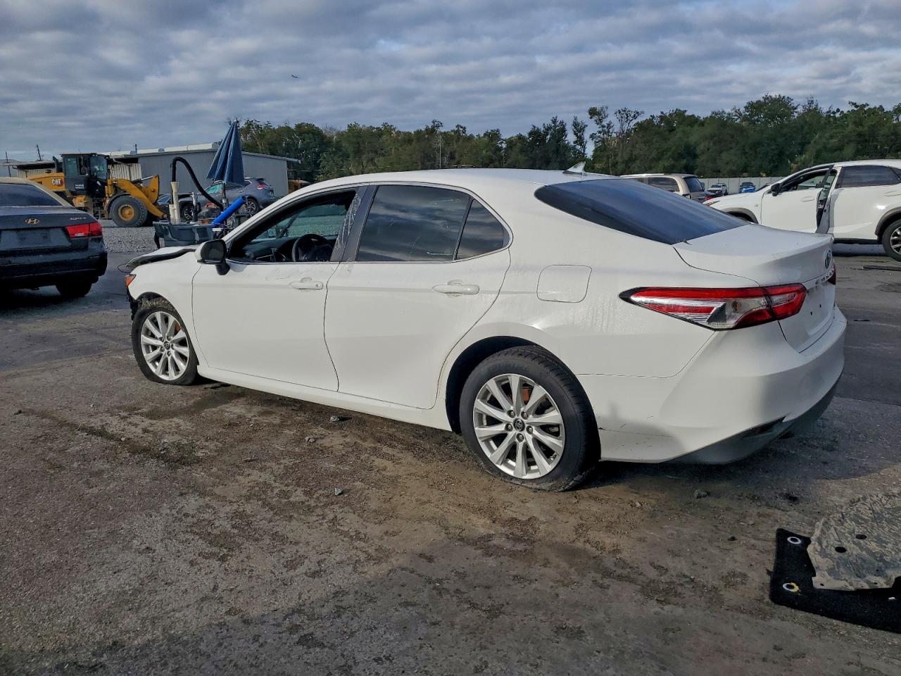 2018 TOYOTA CAMRY L photo 4