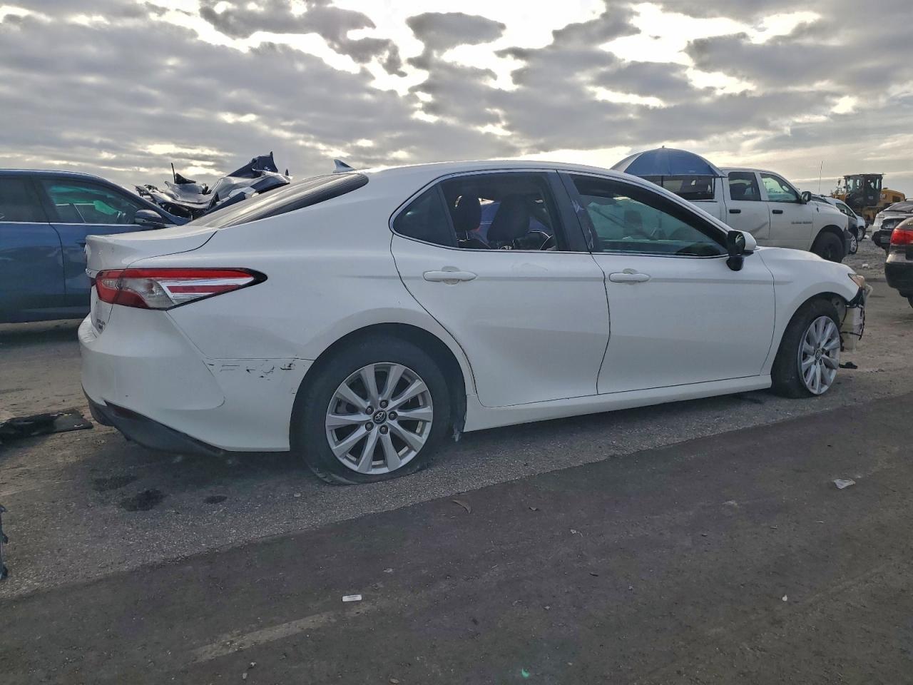 2018 TOYOTA CAMRY L photo 7
