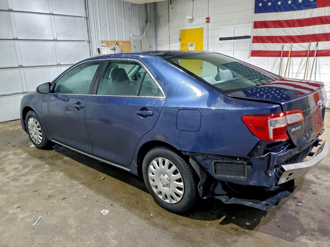 2014 TOYOTA CAMRY L photo 3