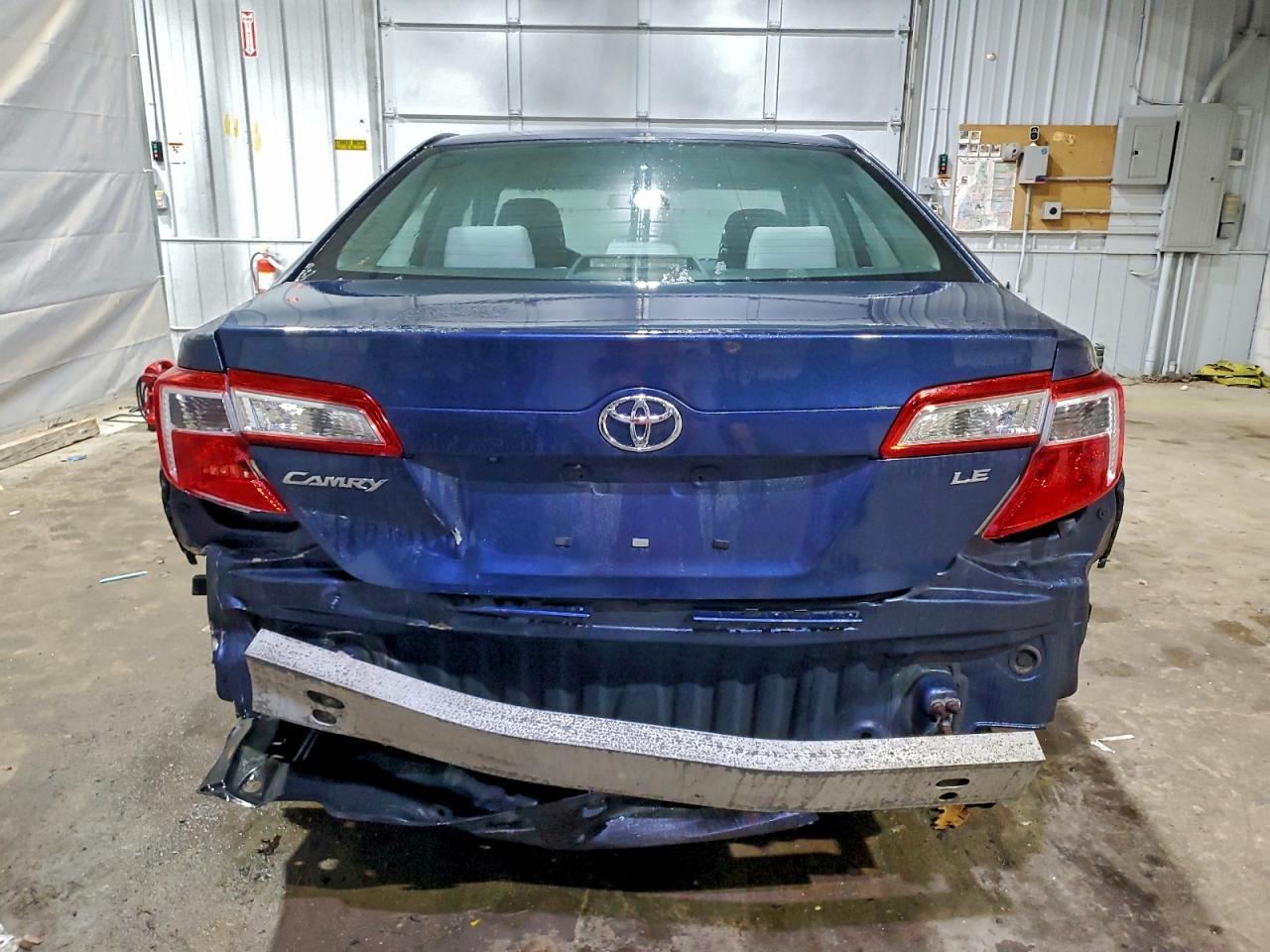 2014 TOYOTA CAMRY L photo 11