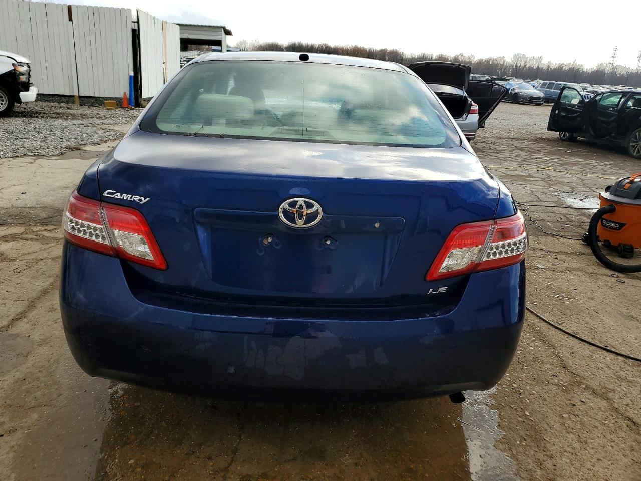 2011 TOYOTA CAMRY BASE photo 11