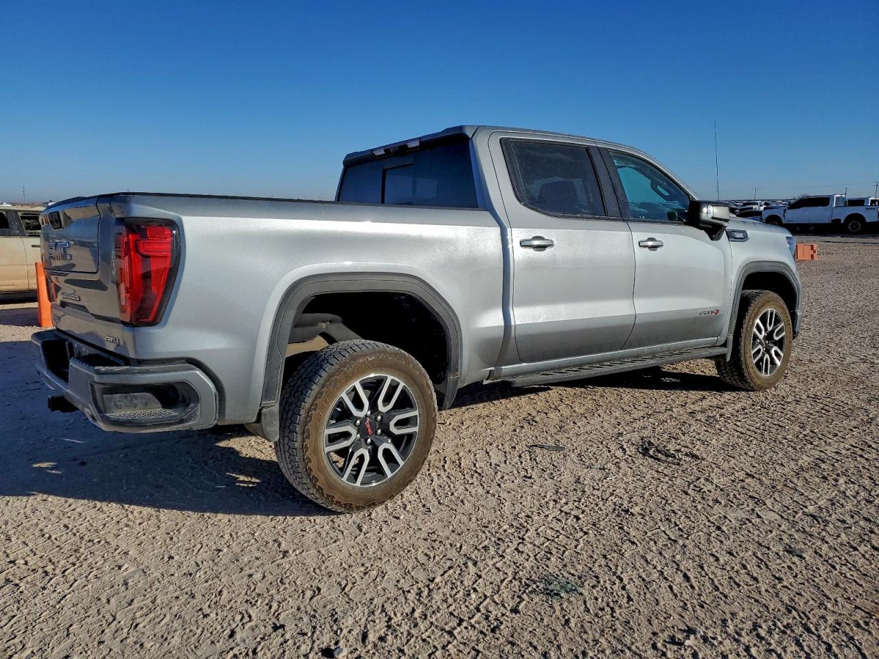 2025 GMC SIERRA K1500 AT4 photo 7