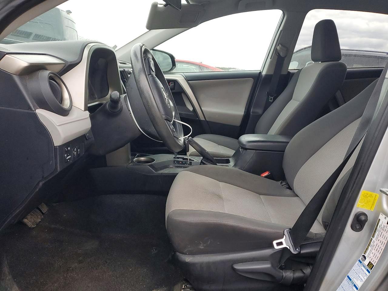 2015 TOYOTA RAV4 LE photo 19