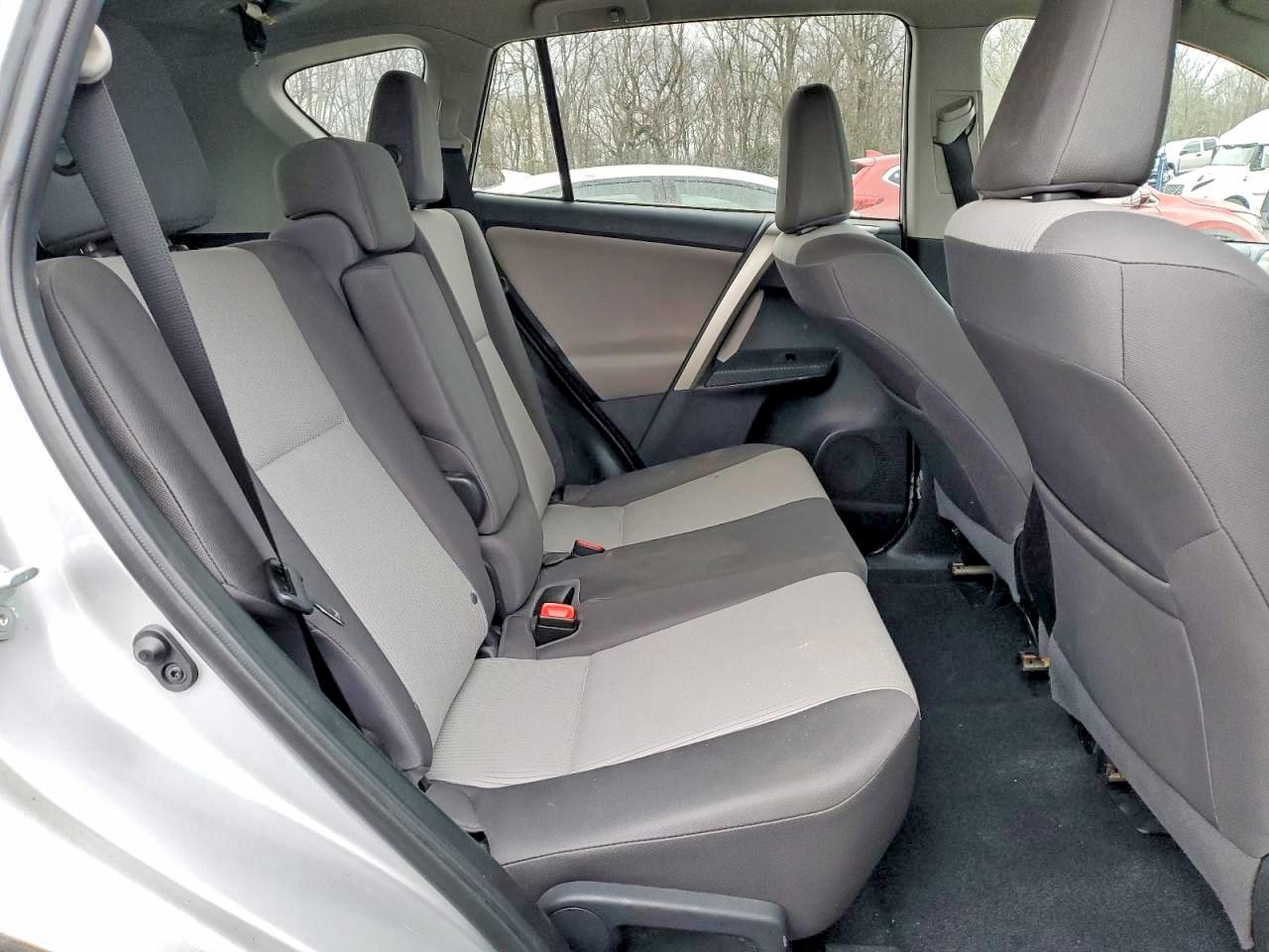 2015 TOYOTA RAV4 LE photo 31