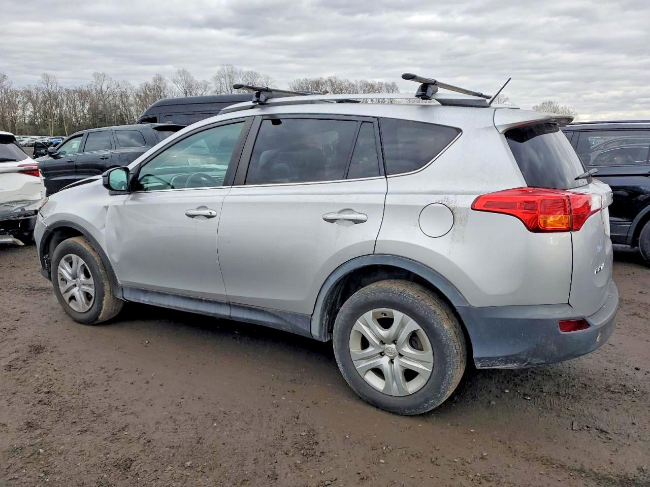 2015 TOYOTA RAV4 LE photo 4