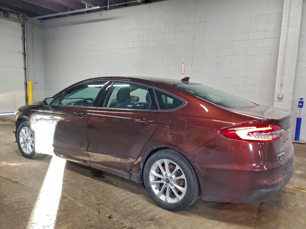 2019 FORD FUSION SE photo 2