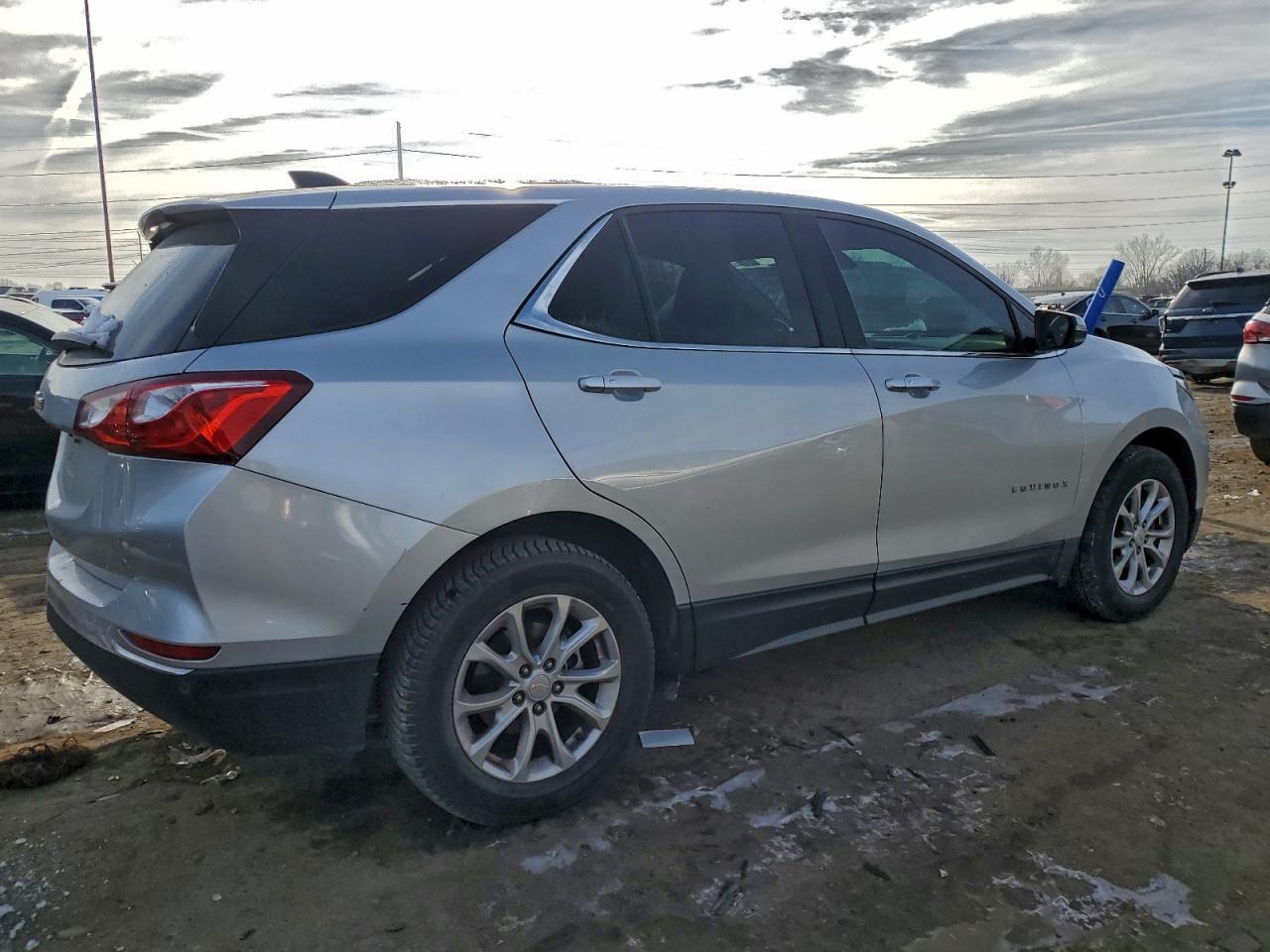 2018 CHEVROLET EQUINOX LT photo 3