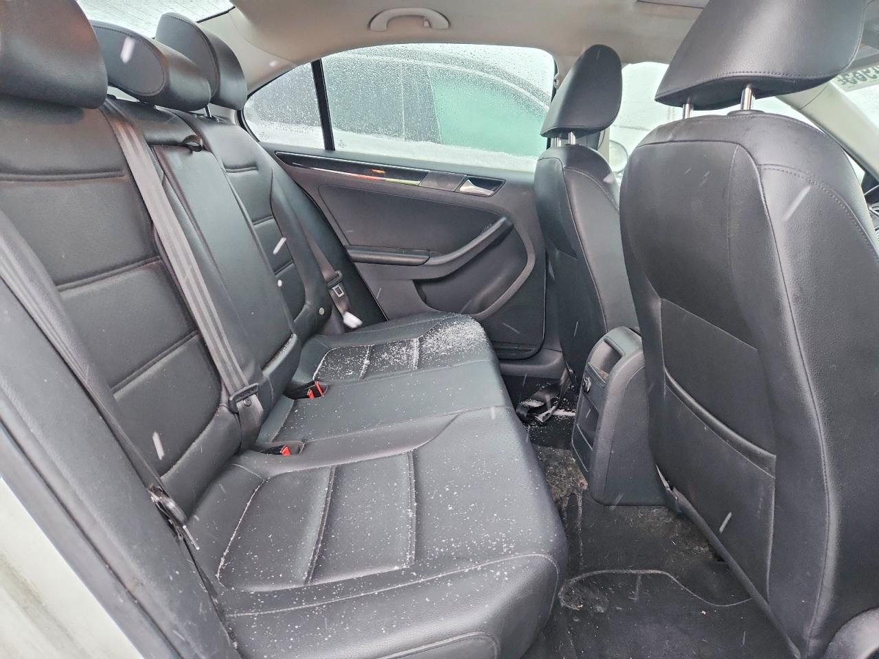 2016 VOLKSWAGEN JETTA SEL photo 28
