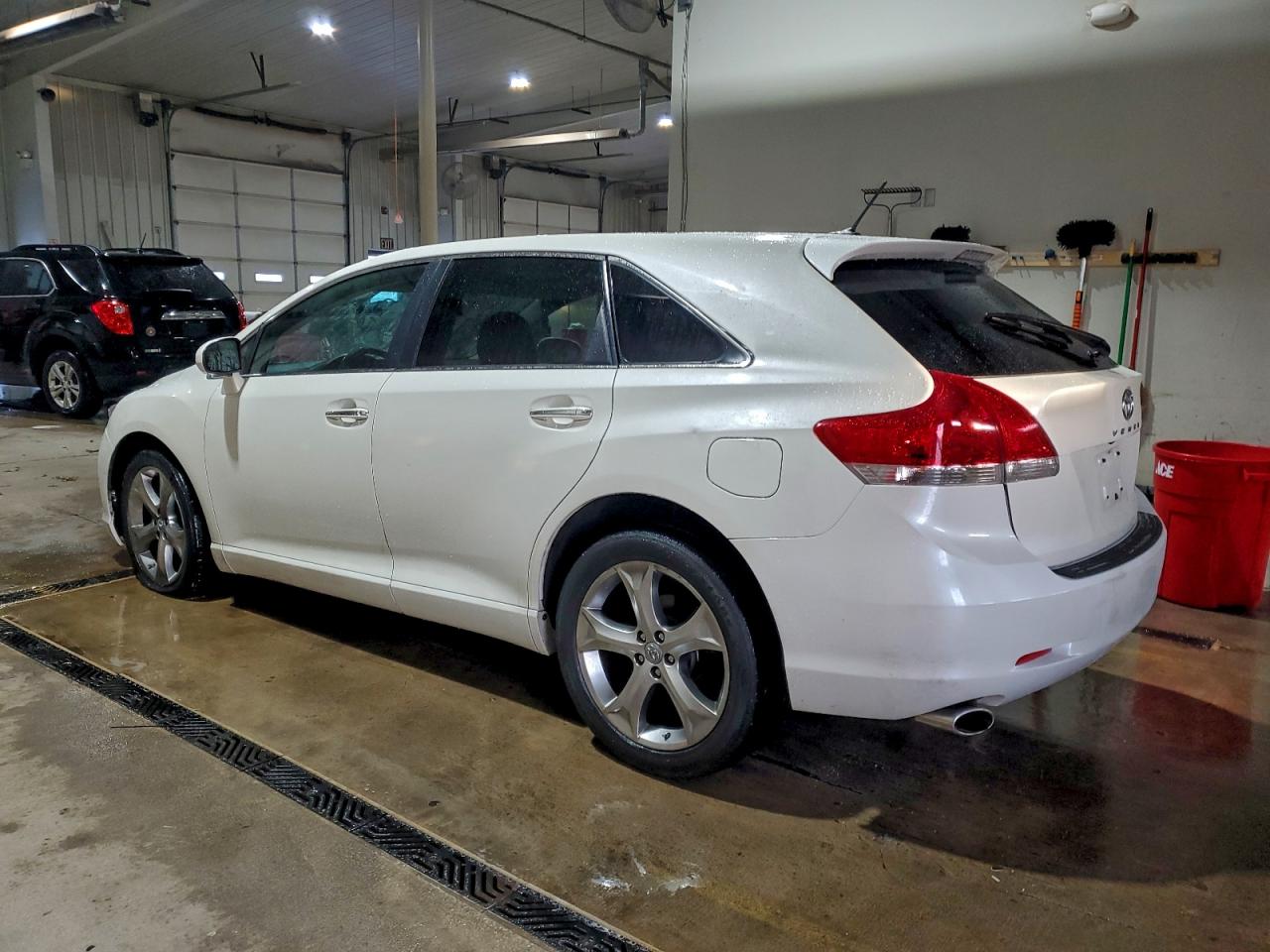 2009 TOYOTA VENZA photo 2