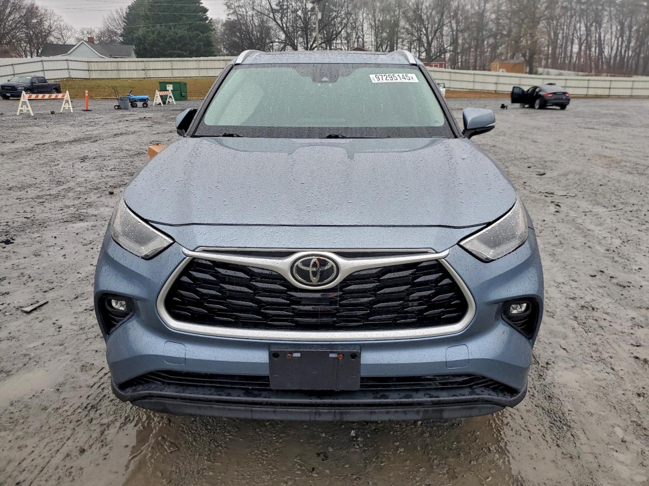 2022 TOYOTA HIGHLANDER XLE photo 9