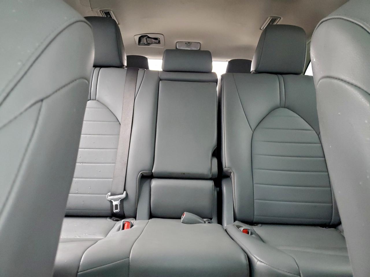 2022 TOYOTA HIGHLANDER XLE photo 19