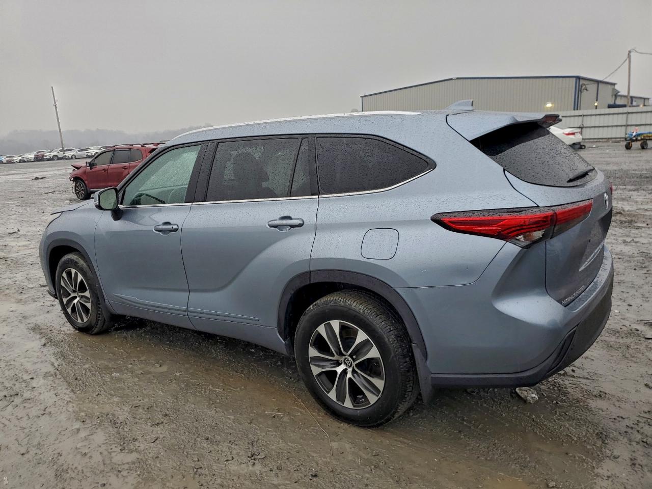 2022 TOYOTA HIGHLANDER XLE photo 3