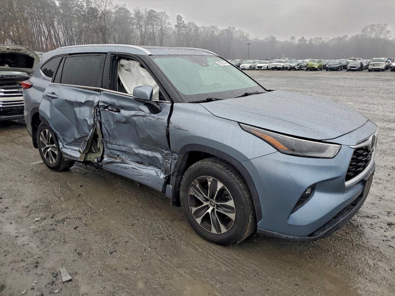 2022 TOYOTA HIGHLANDER XLE photo 7