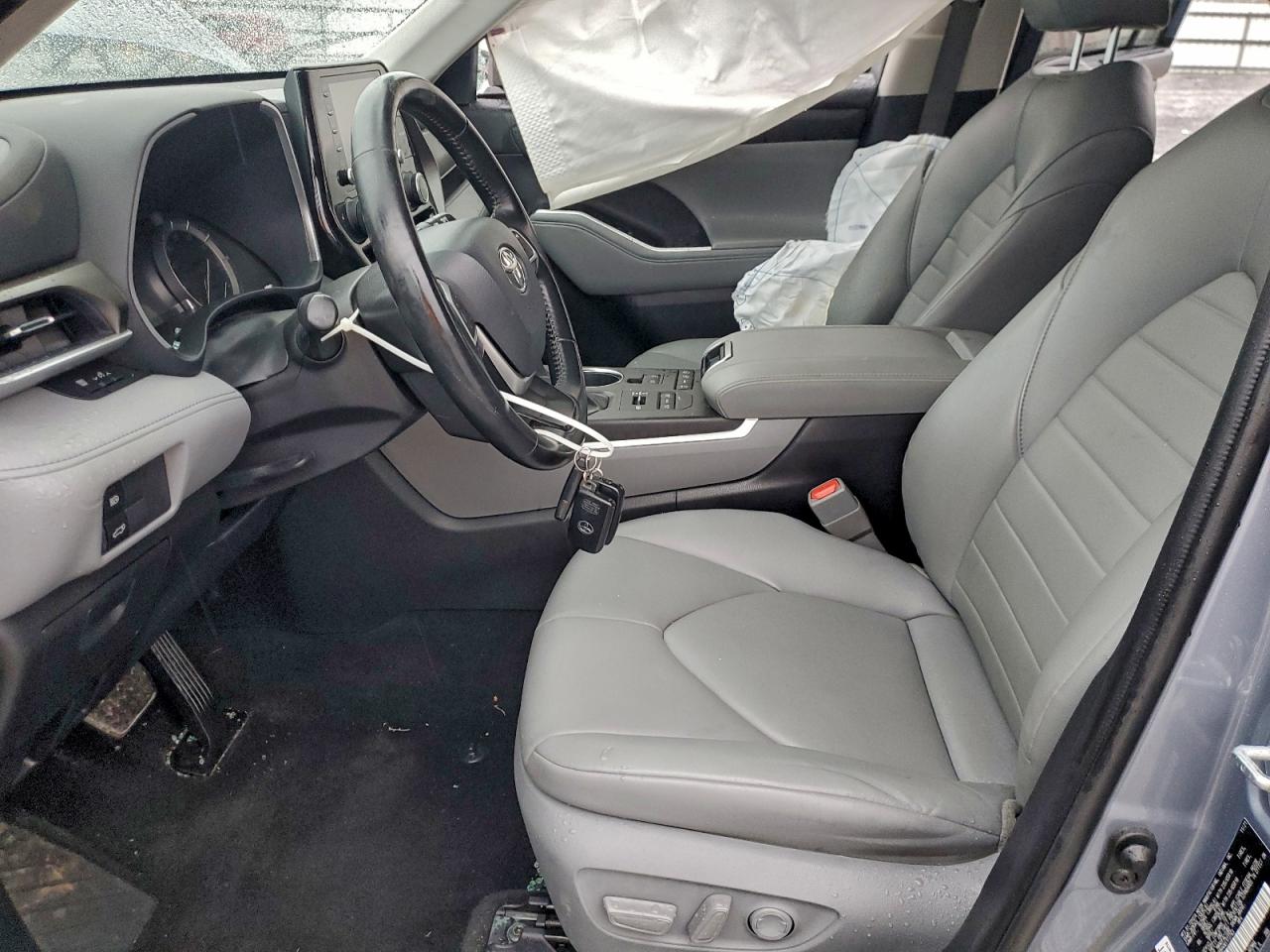 2022 TOYOTA HIGHLANDER XLE photo 13