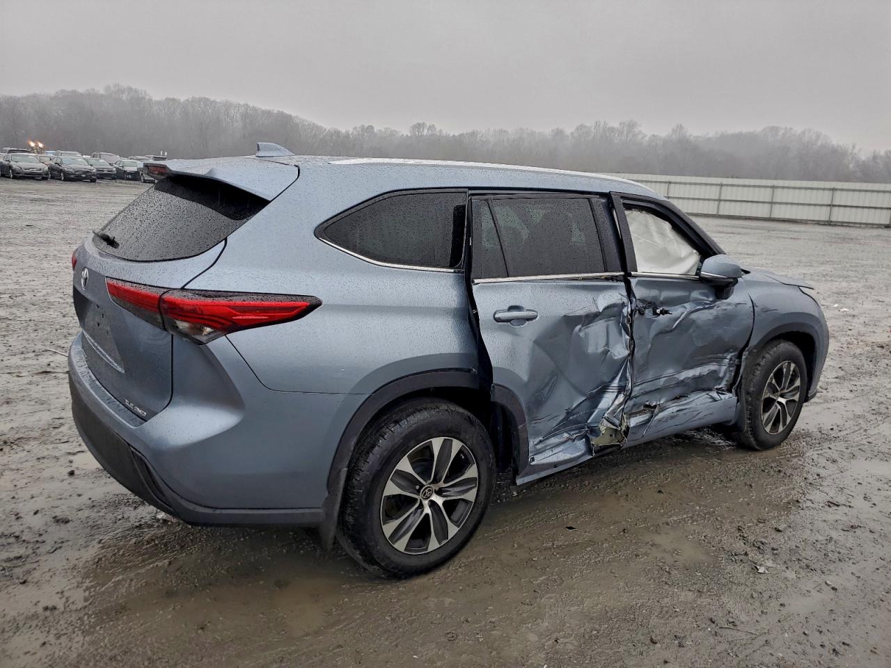 2022 TOYOTA HIGHLANDER XLE photo 5