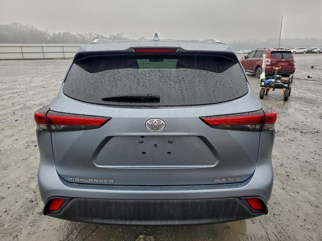 2022 TOYOTA HIGHLANDER XLE photo 11