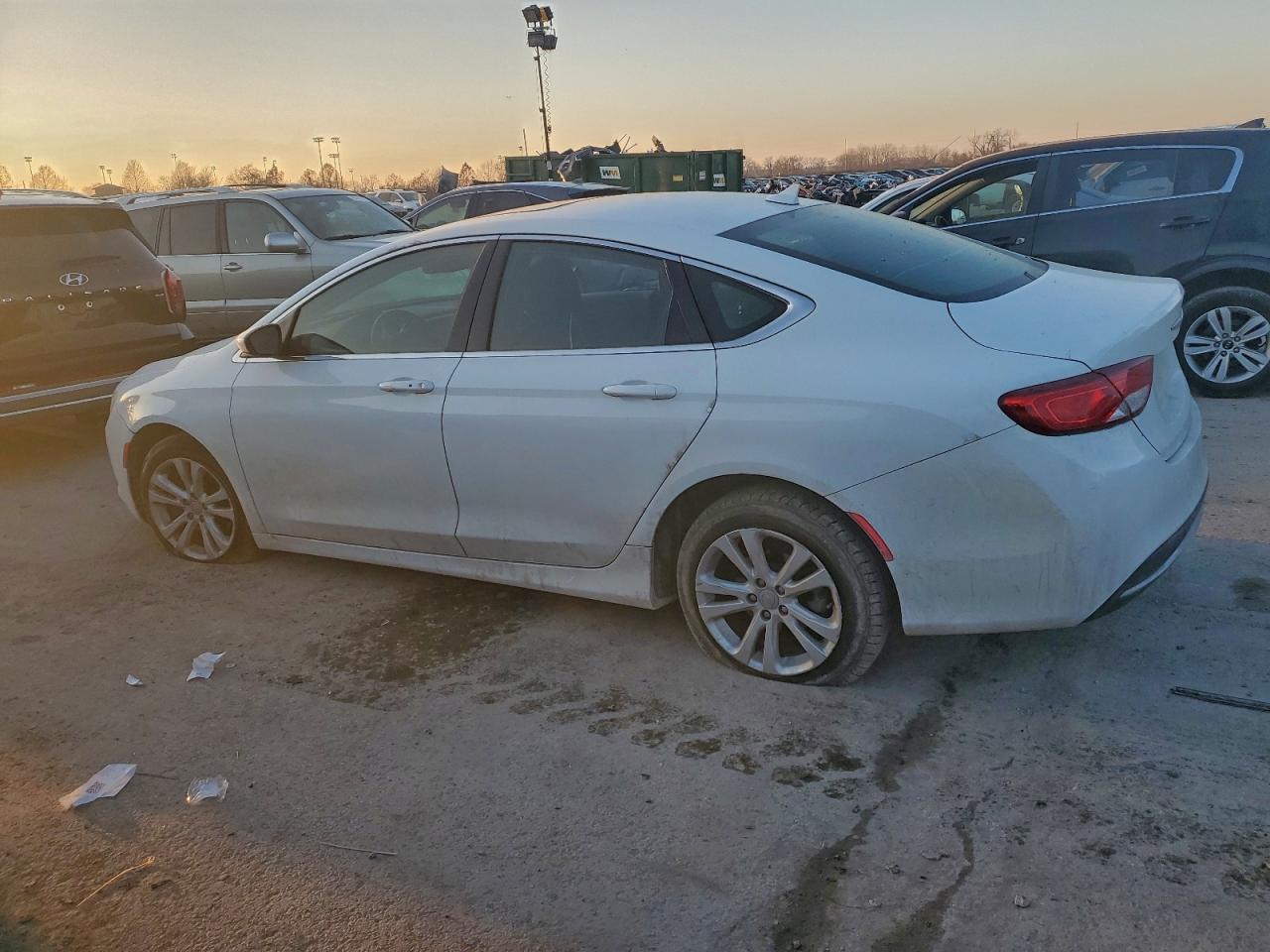 2015 CHRYSLER 200 LIMITED photo 4