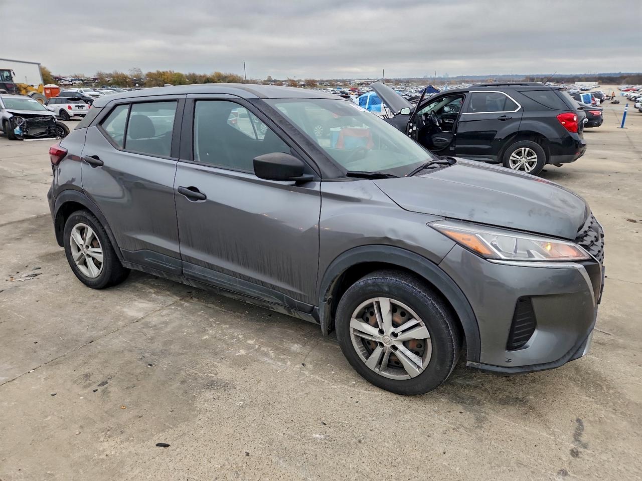 2022 NISSAN KICKS S photo 4