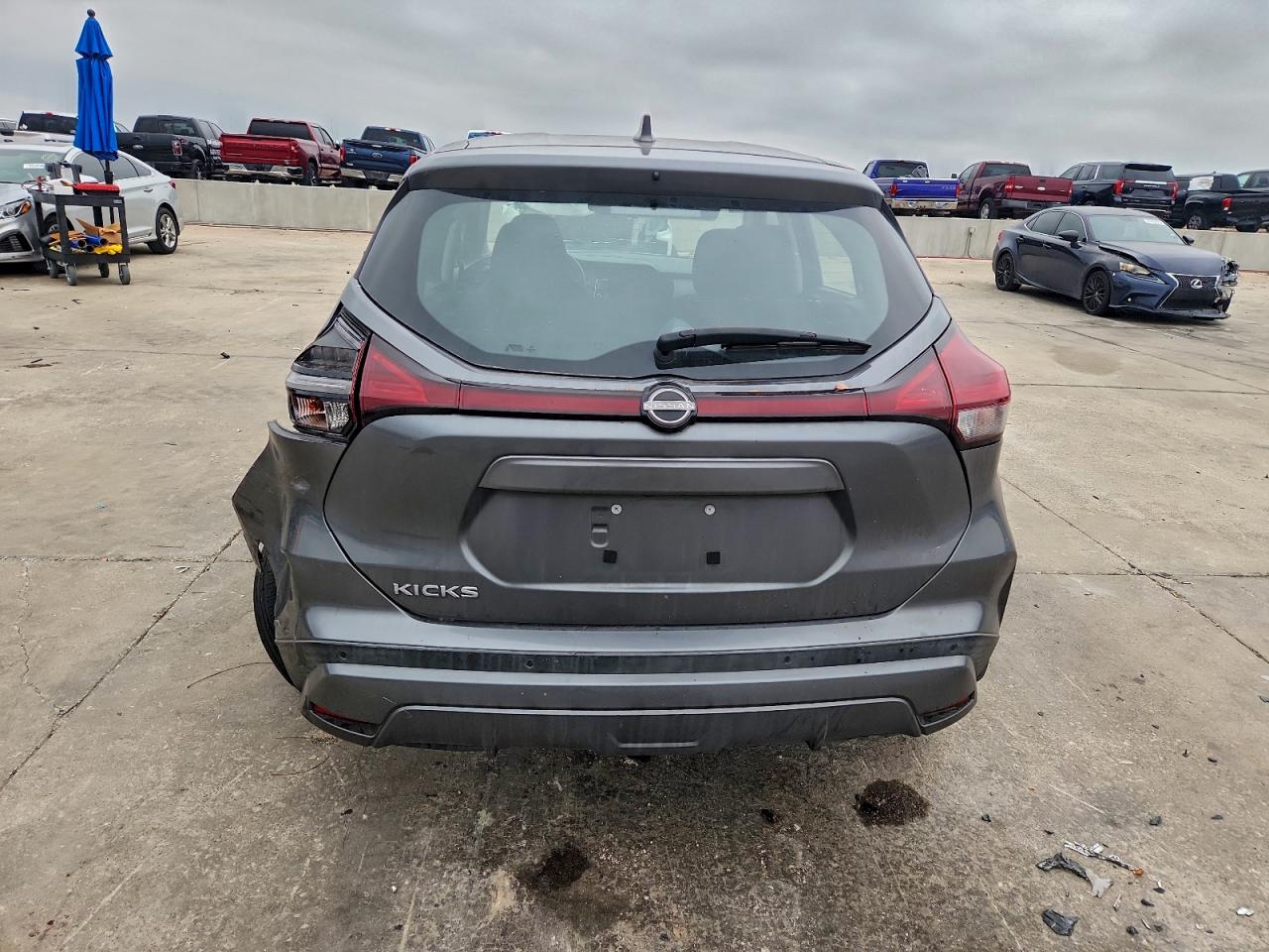 2022 NISSAN KICKS S photo 6