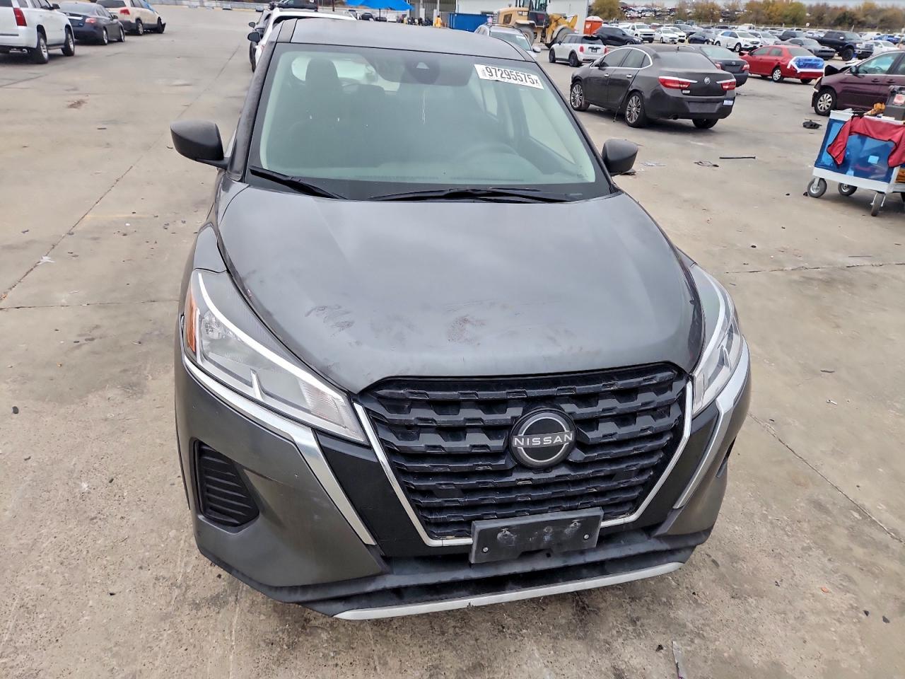 2022 NISSAN KICKS S photo 5