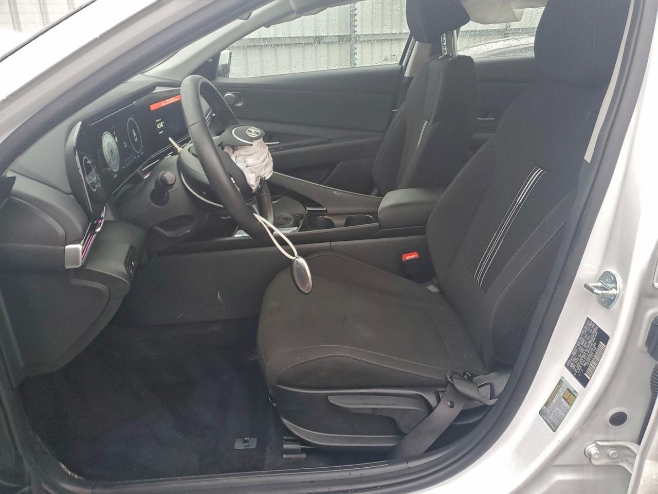 2025 HYUNDAI ELANTRA SEL photo 19