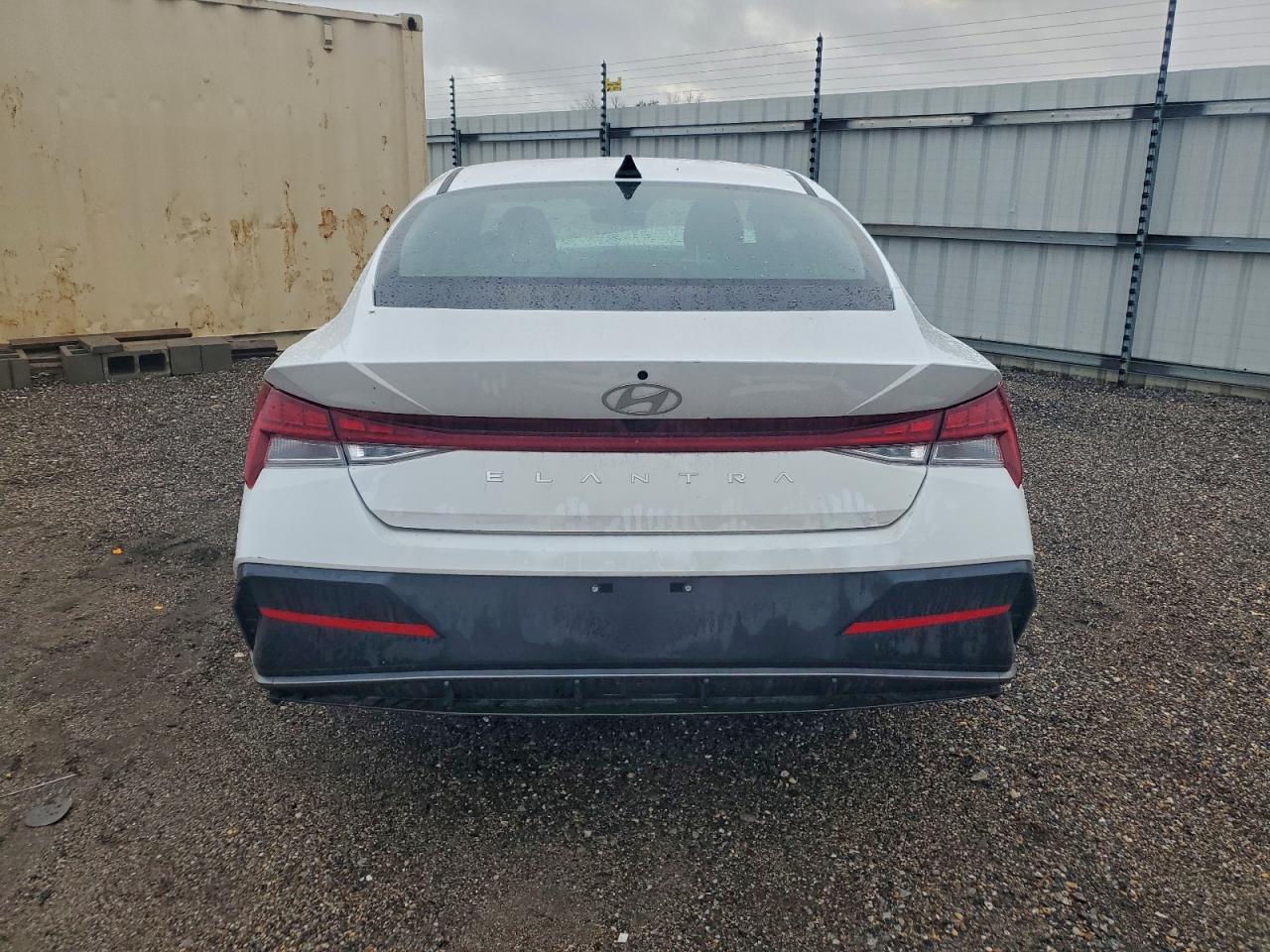2025 HYUNDAI ELANTRA SEL photo 16