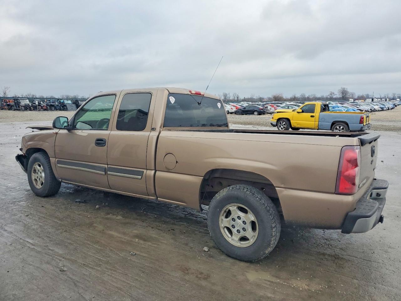 2003 CHEVROLET SILVERADO C1500 photo 2