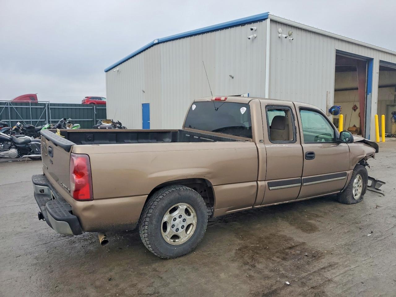 2003 CHEVROLET SILVERADO C1500 photo 3