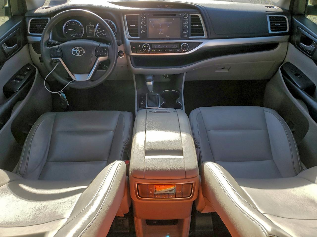 2016 TOYOTA HIGHLANDER XLE photo 15