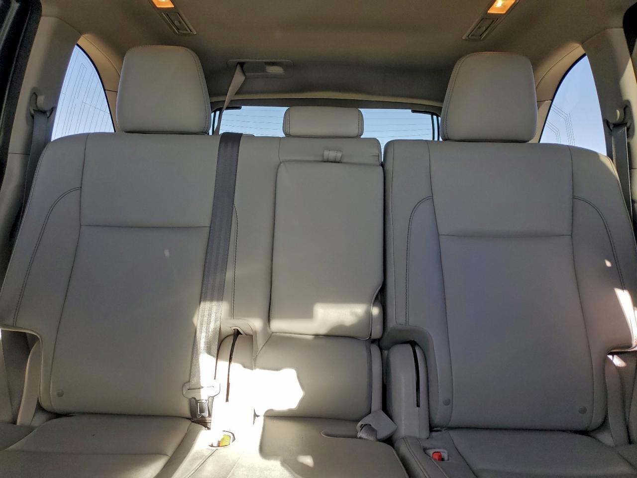 2016 TOYOTA HIGHLANDER XLE photo 19