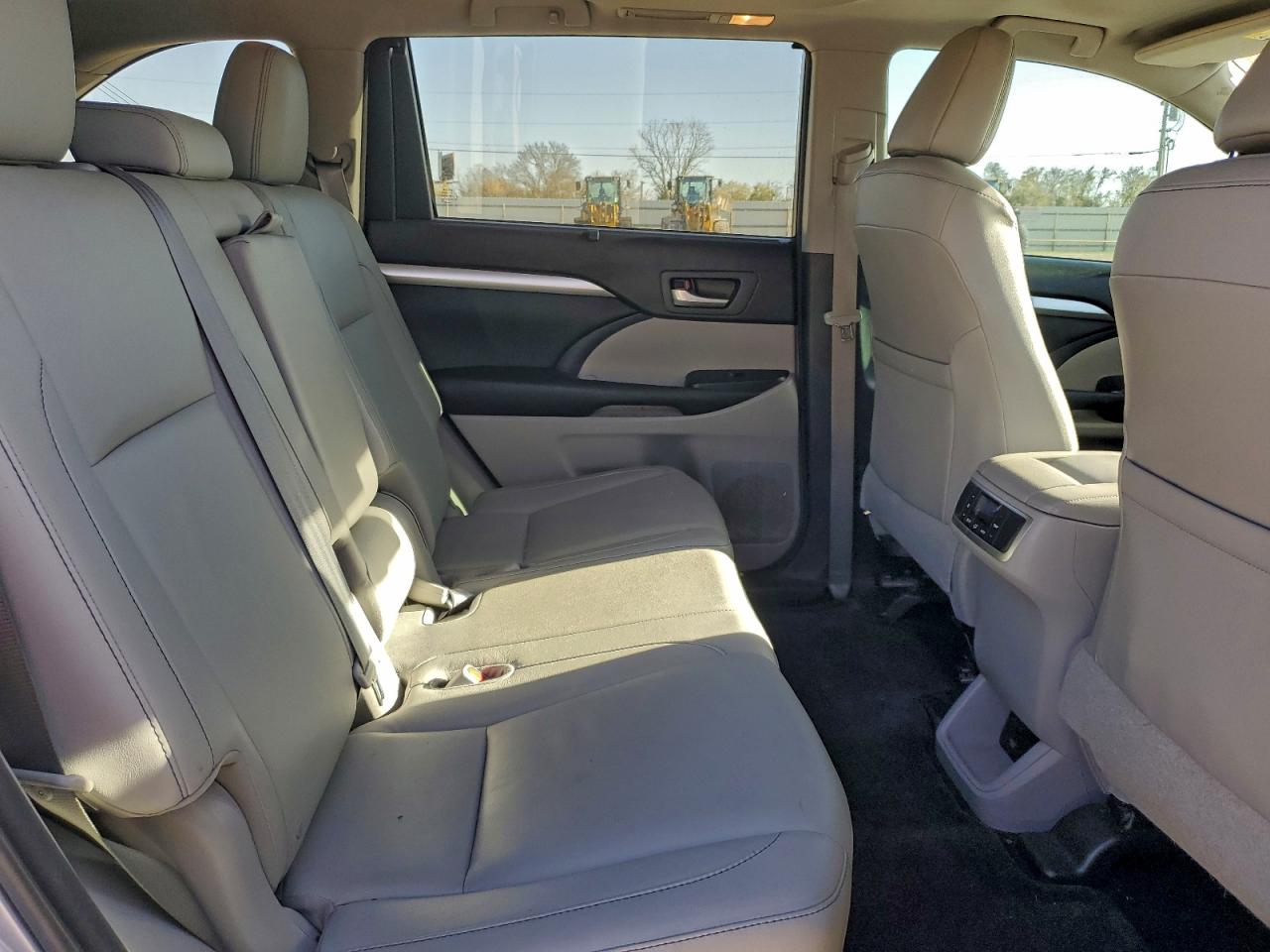 2016 TOYOTA HIGHLANDER XLE photo 21
