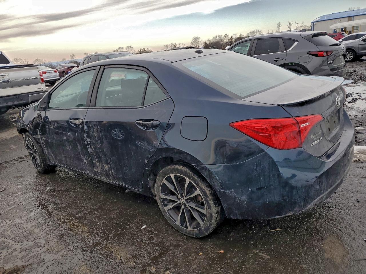 2017 TOYOTA COROLLA L photo 2