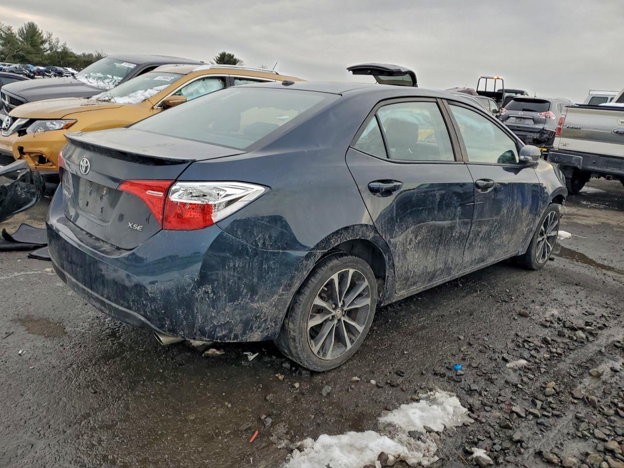 2017 TOYOTA COROLLA L photo 3