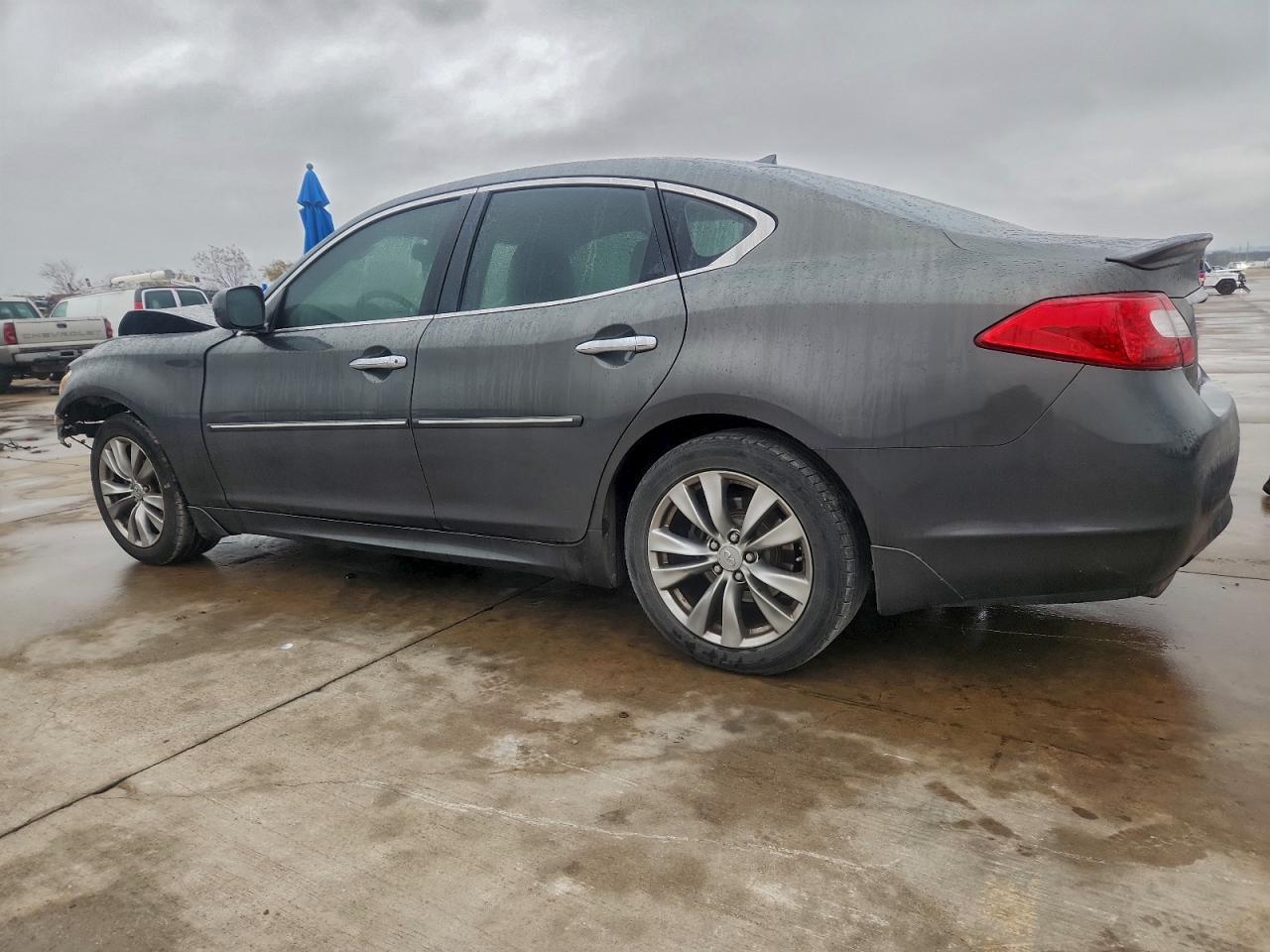 2012 INFINITI M37 photo 3