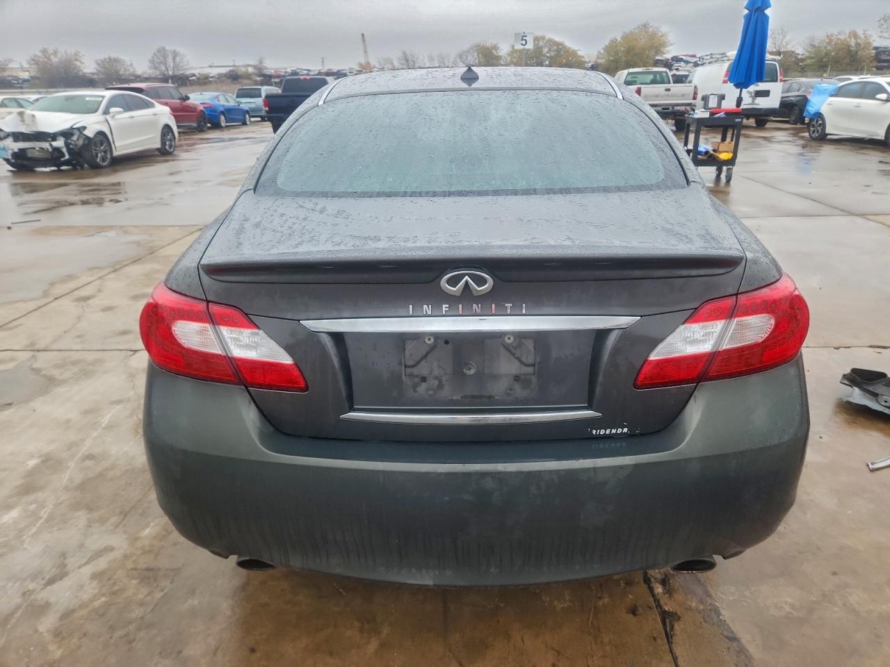 2012 INFINITI M37 photo 11