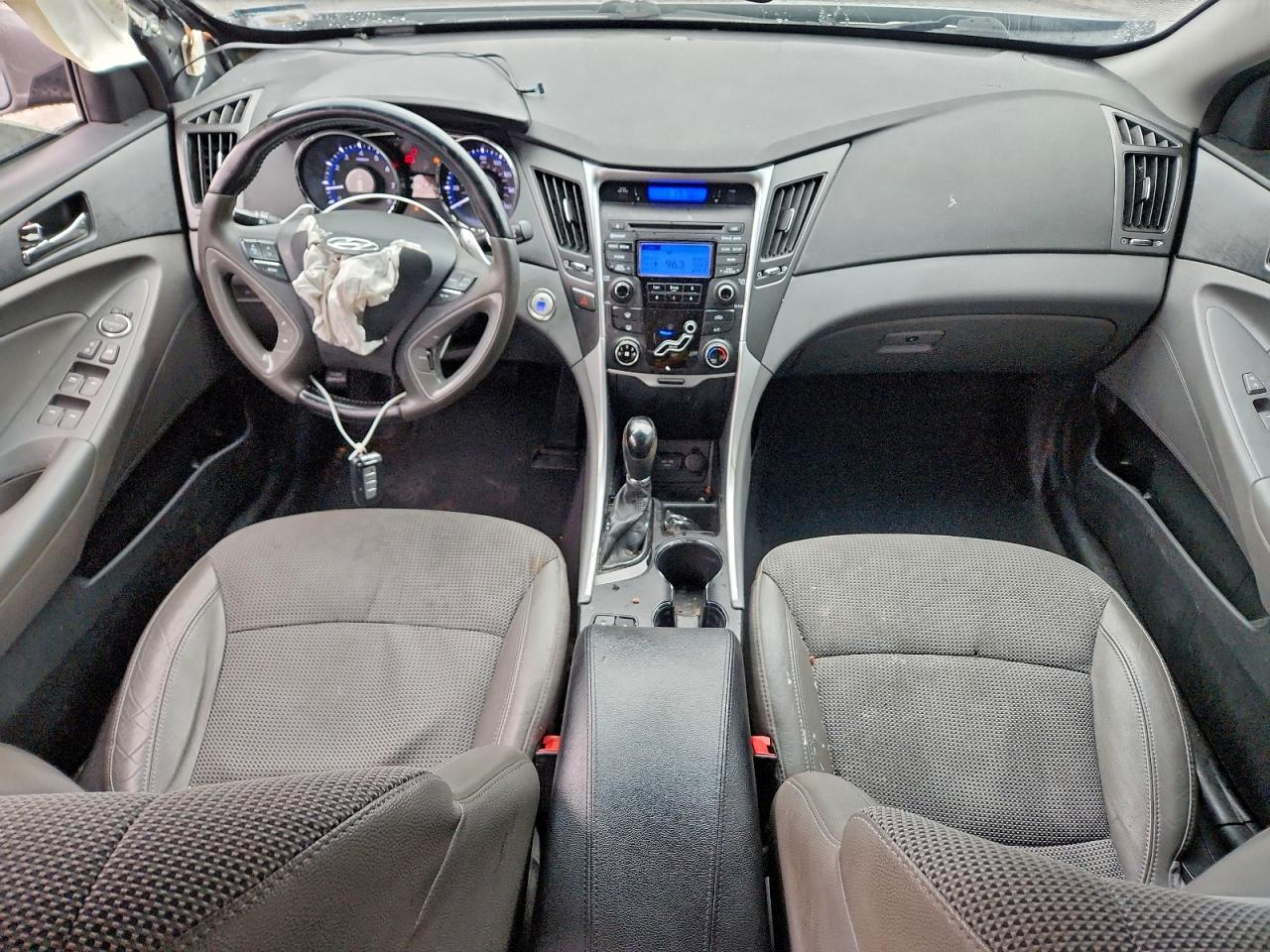 2013 HYUNDAI SONATA SE photo 8