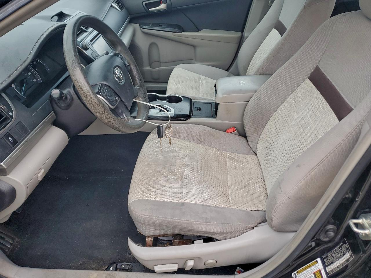 2014 TOYOTA CAMRY L photo 19