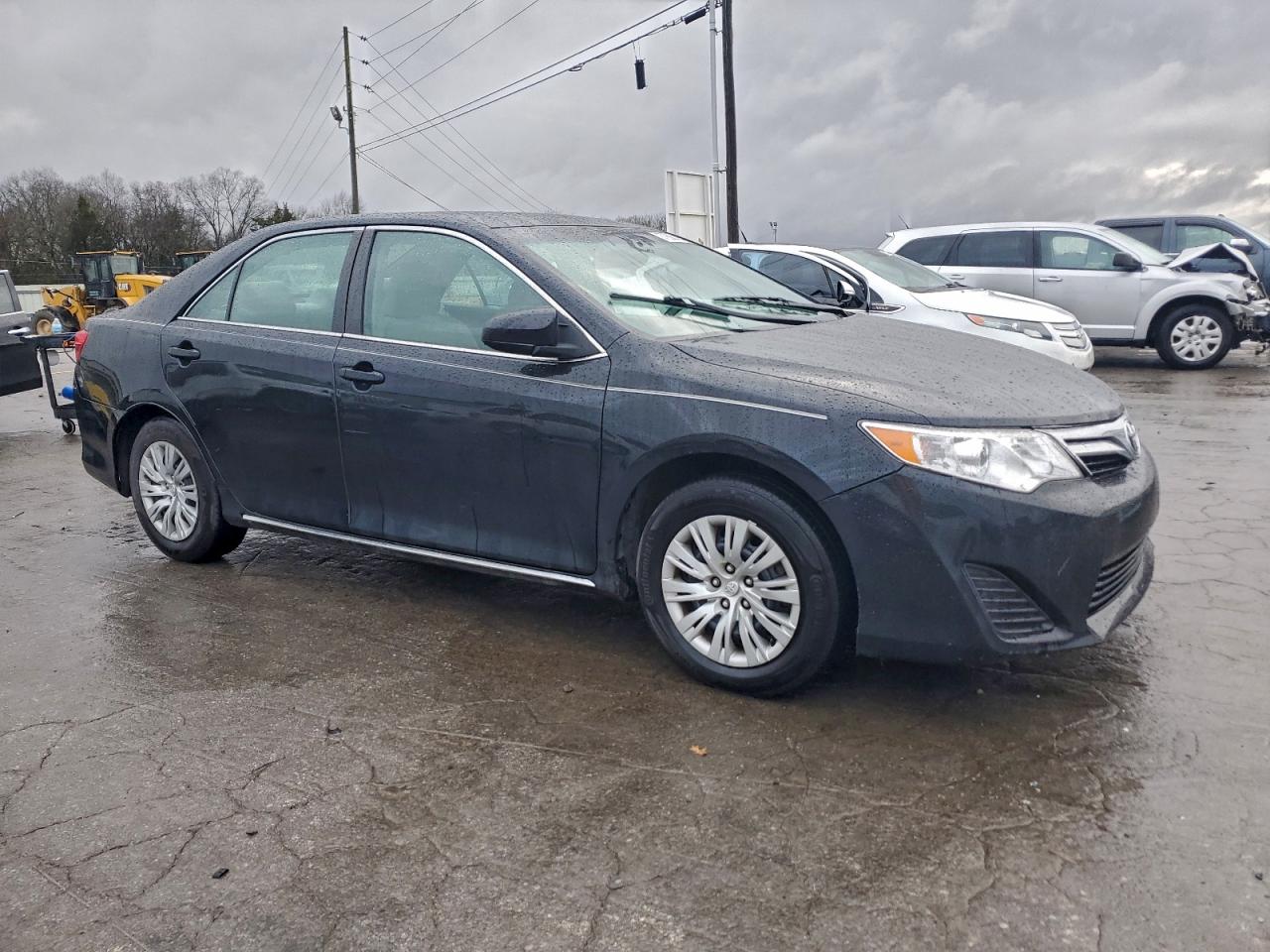 2014 TOYOTA CAMRY L photo 10
