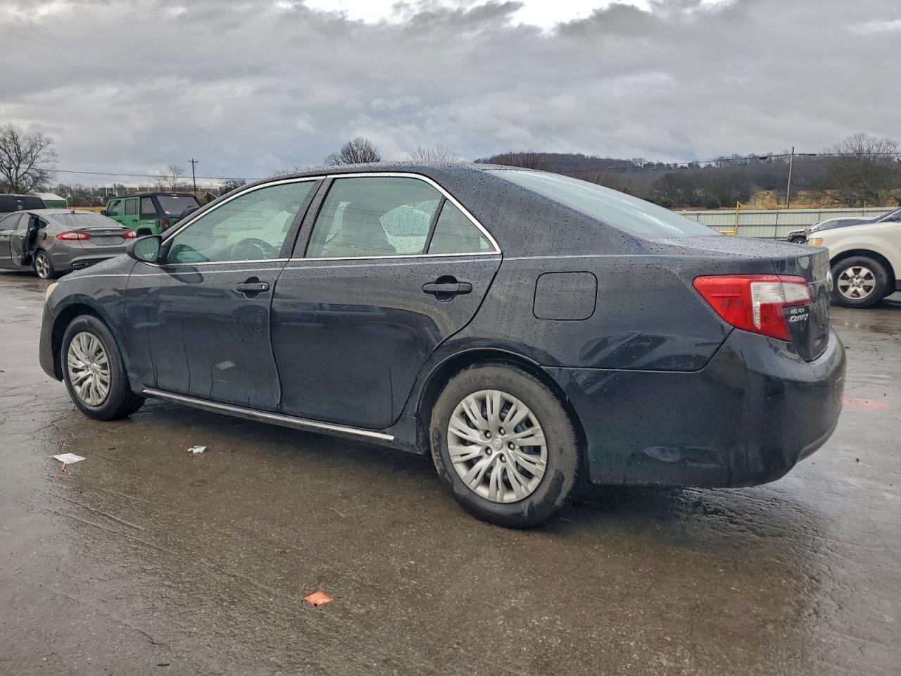 2014 TOYOTA CAMRY L photo 4