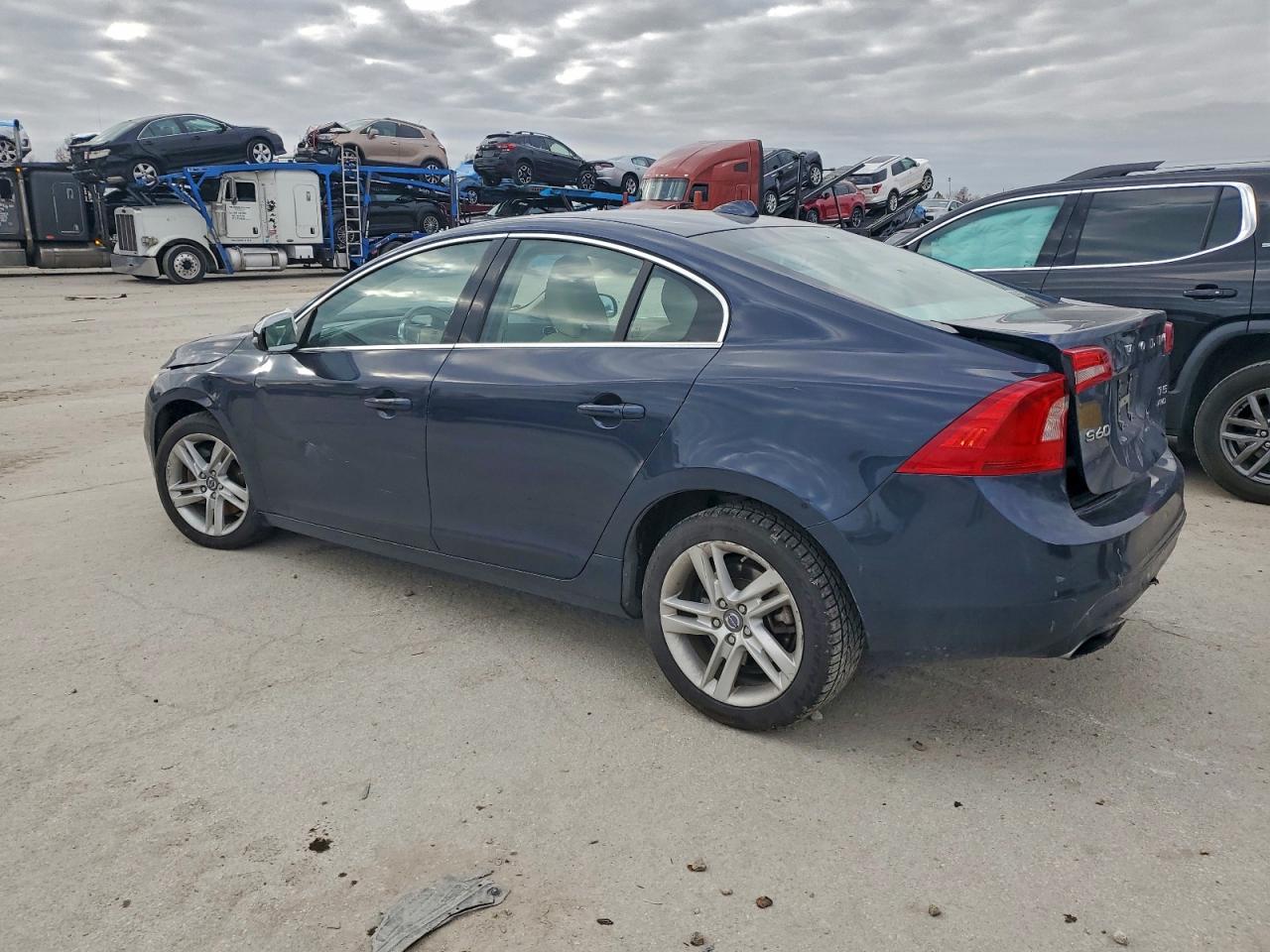 2015 VOLVO S60 PREMIER photo 2