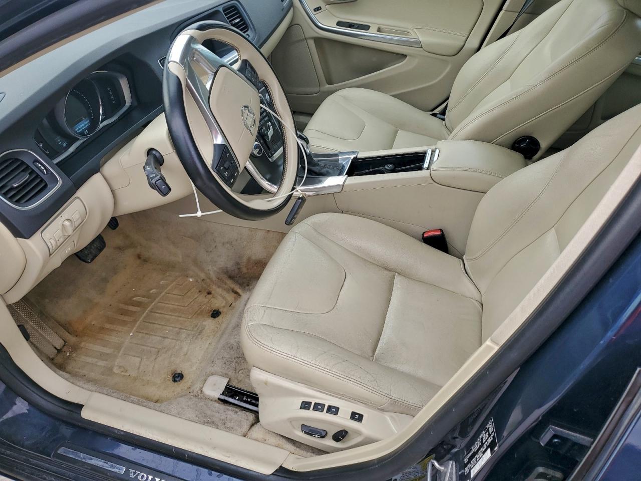 2015 VOLVO S60 PREMIER photo 7