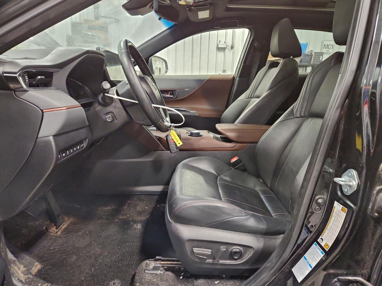 2021 TOYOTA VENZA LE photo 7