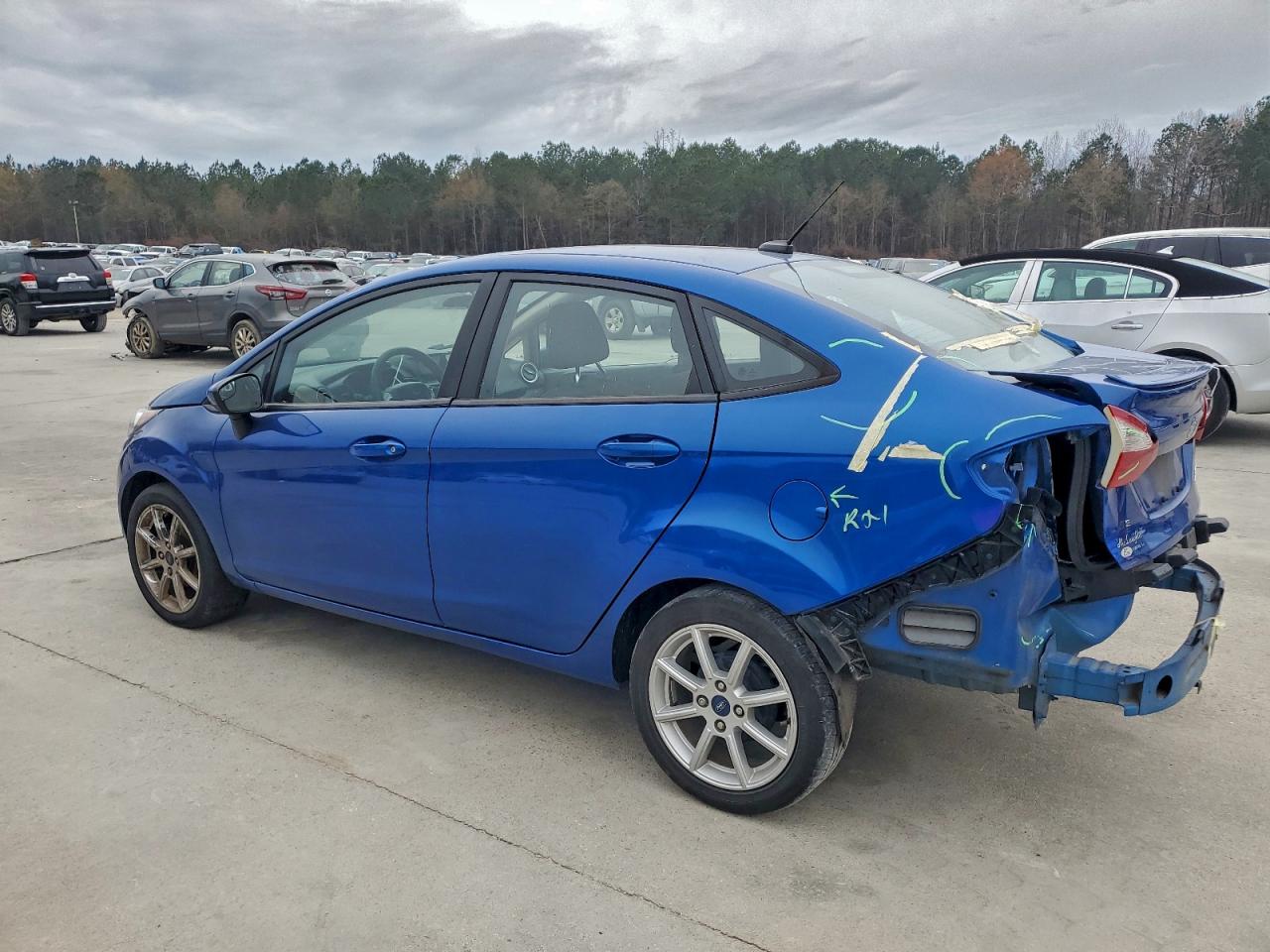 2019 FORD FIESTA SE photo 2
