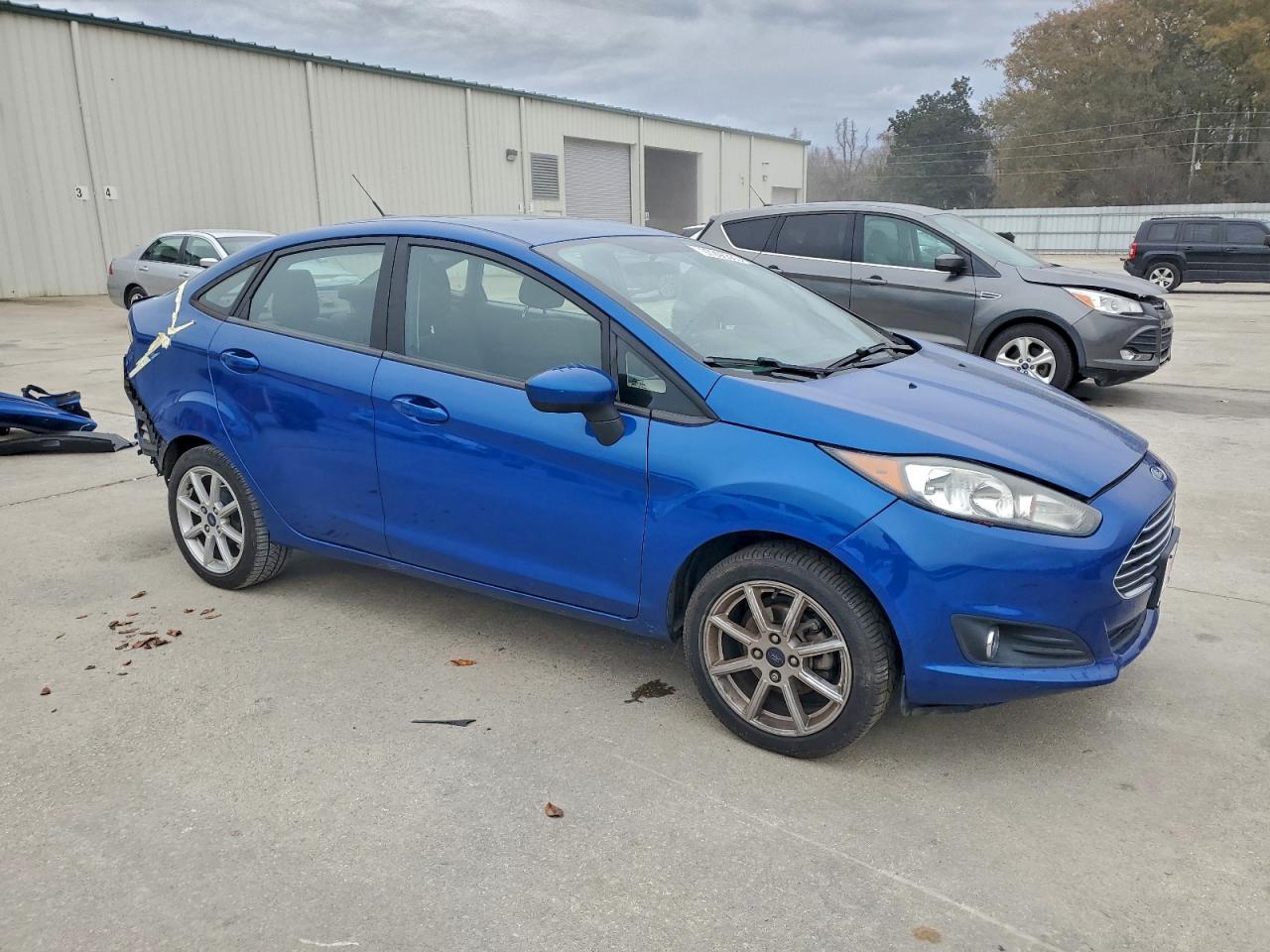 2019 FORD FIESTA SE photo 4
