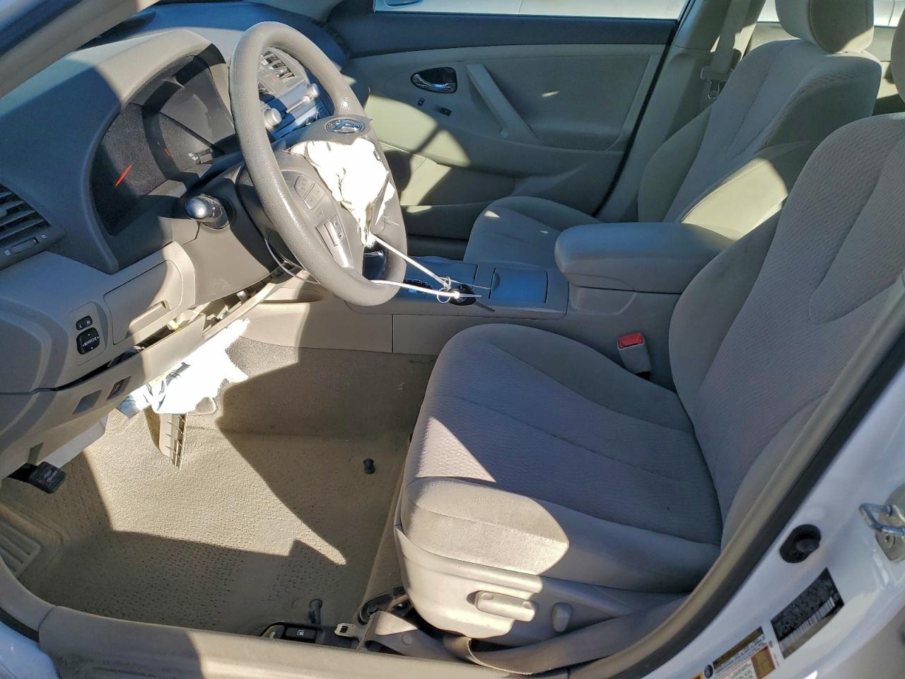 2010 TOYOTA CAMRY BASE photo 13