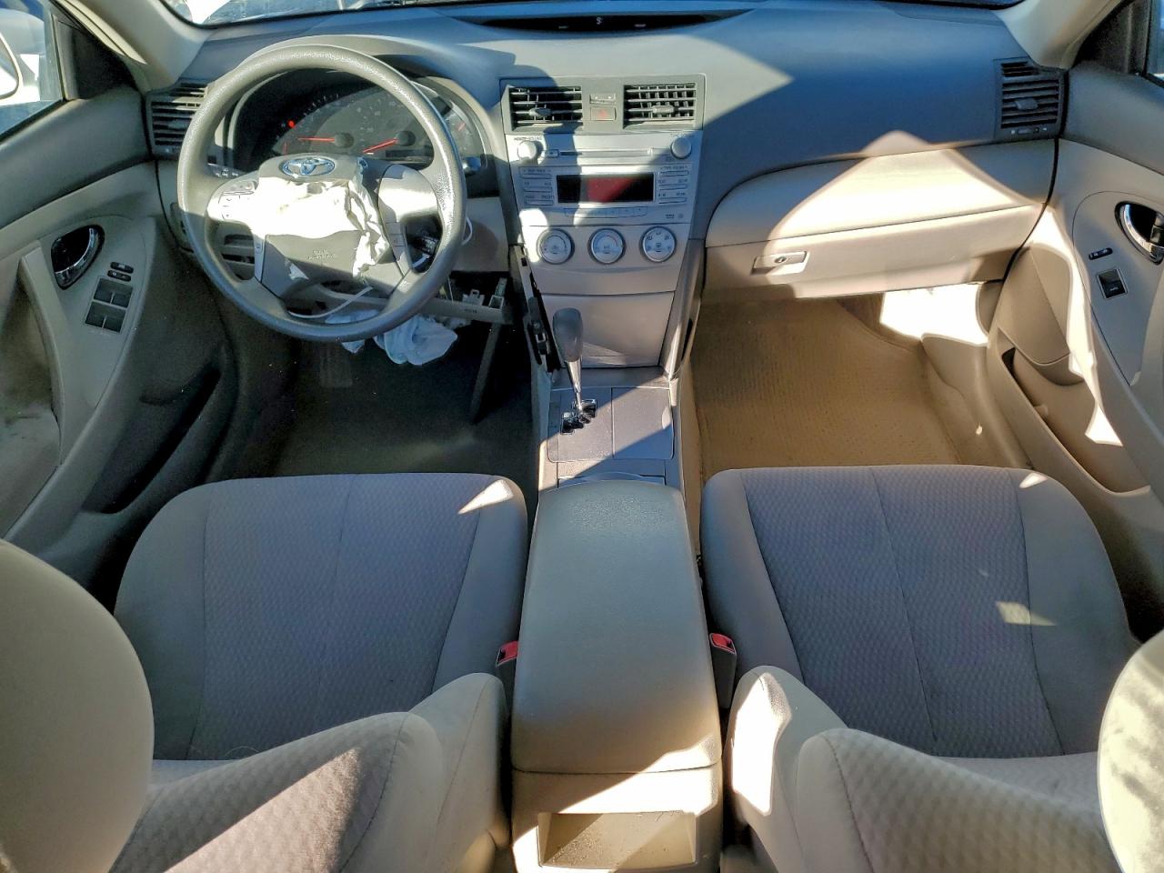 2010 TOYOTA CAMRY BASE photo 15