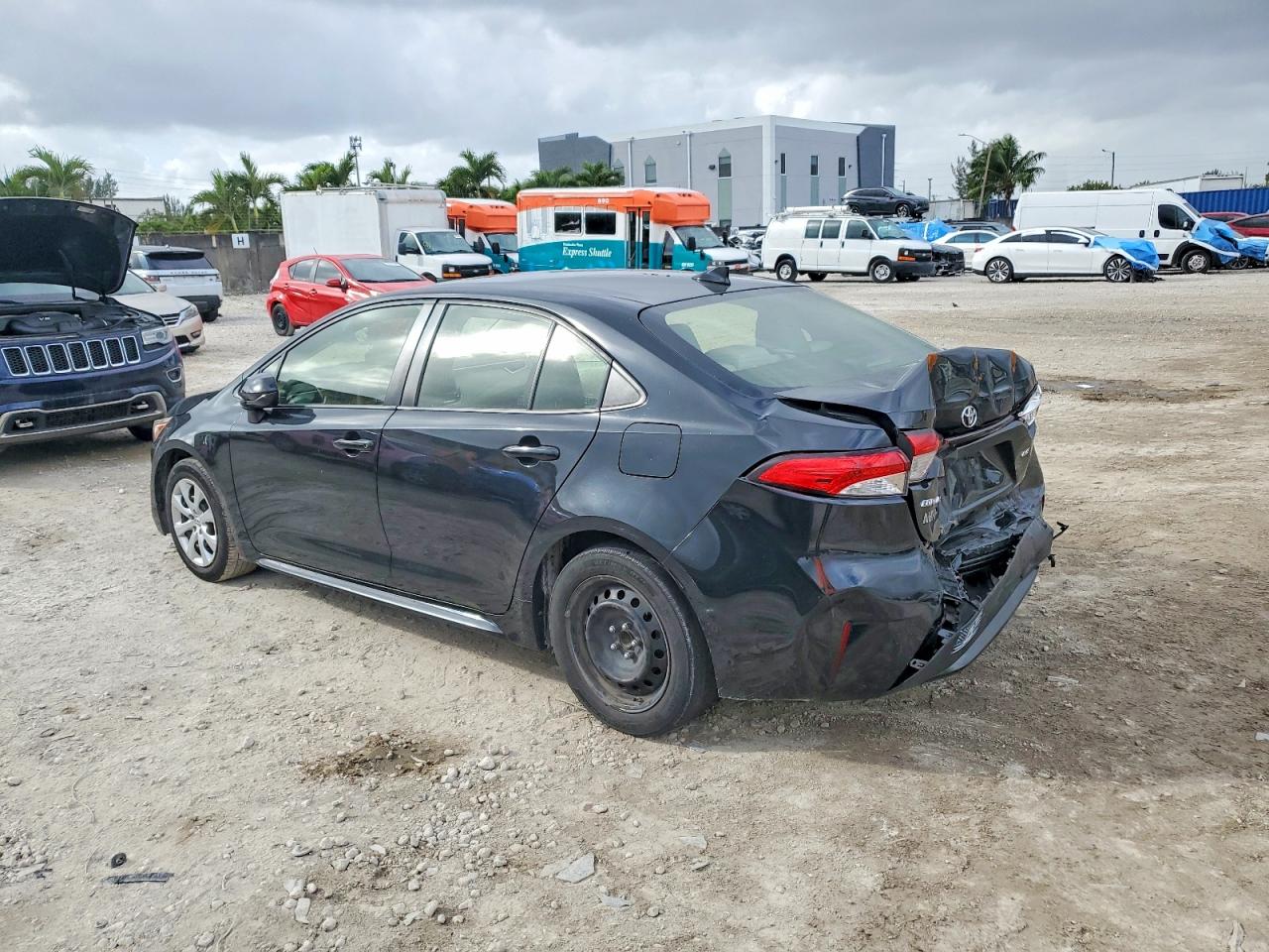 2021 TOYOTA COROLLA LE photo 2